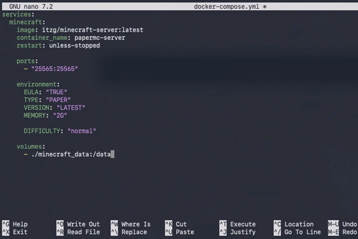 nanoエディタでdocker-compose.ymlを編集している画面。PaperMCサーバーの設定内容が記述されている