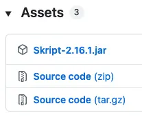 SkriptのGitHub ReleasesにあるAssets欄の部分拡大。Skript-2.16.1.jarと2種類のSource codeが並んでいる